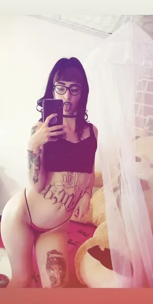 Live sex webcam photo for RoxxxyBigAss #3385004