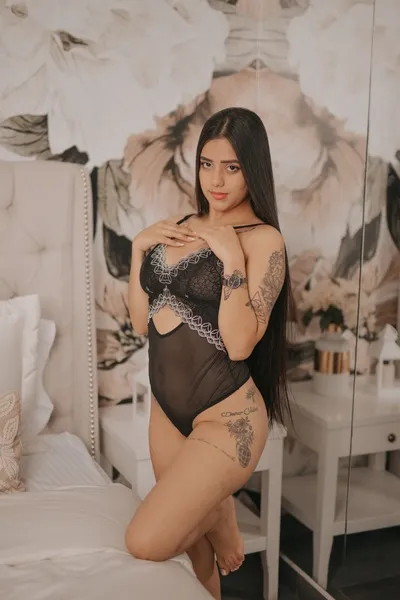 Live sex webcam photo for LizKhalifa #3304742