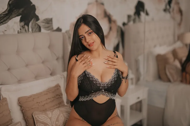 Live sex webcam photo for LizKhalifa #3304747