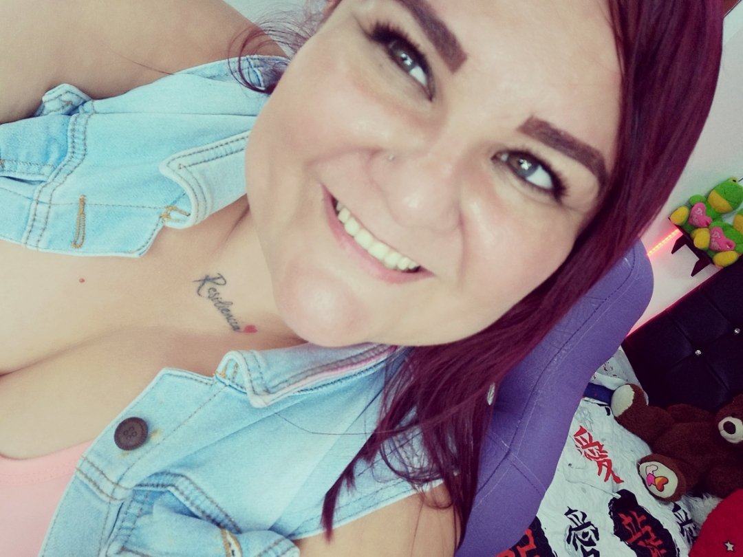 Live sex webcam photo for curvyema21 #7455189