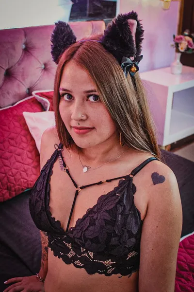 Live sex webcam photo for KhloeCooper #3313689