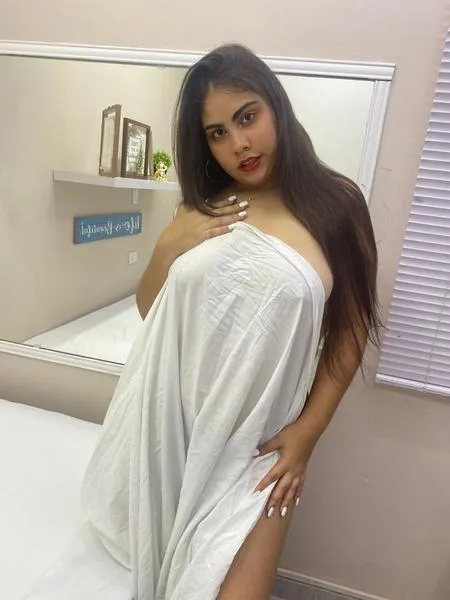 Live sex webcam photo for SophiaBrooks18 #3311012