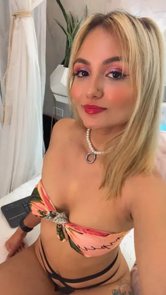 Live sex webcam photo for AnneCerati #3550041