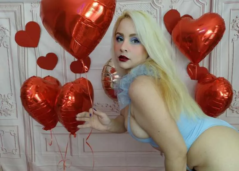 Live sex webcam photo for ChloeTharzon #4049367