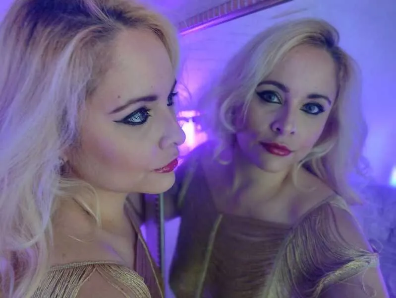 Live sex webcam photo for ChloeTharzon #3817188