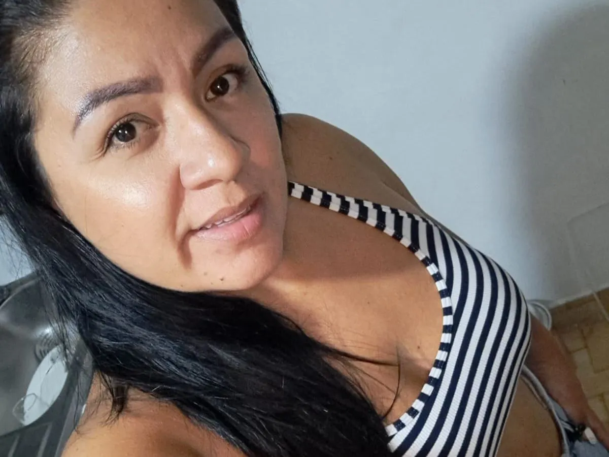 Live sex webcam photo for MartinaRoberts18 #3480510
