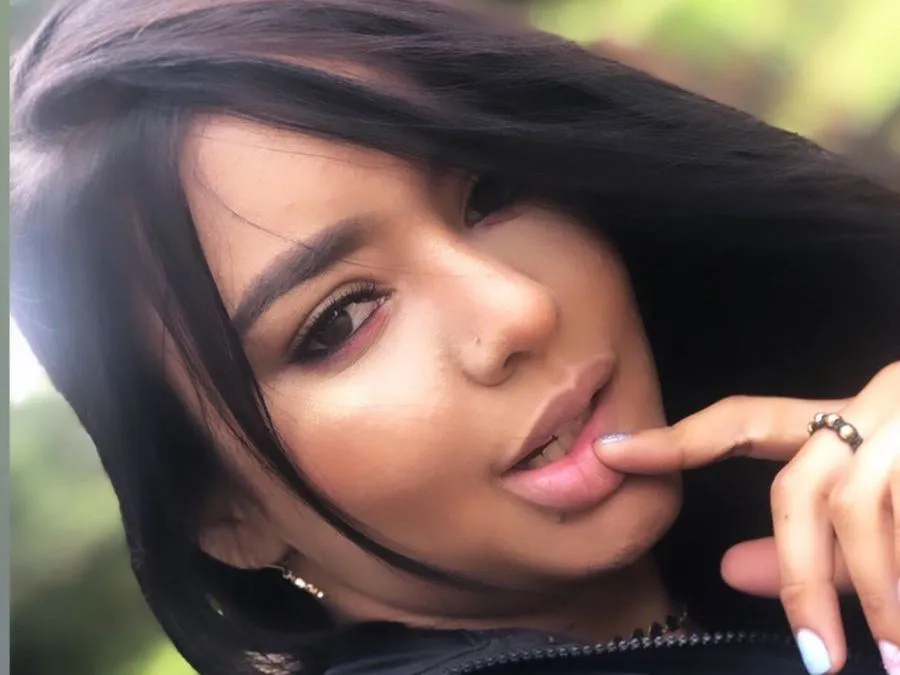 Live sex webcam photo for Karolinecameron #3322850