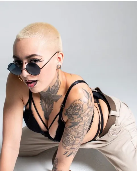 Live sex webcam photo for MollyJoness #3333345