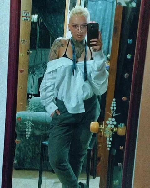 Live sex webcam photo for MollyJoness #3333340