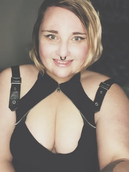 Live sex webcam photo for SkyBabyToes #3585485