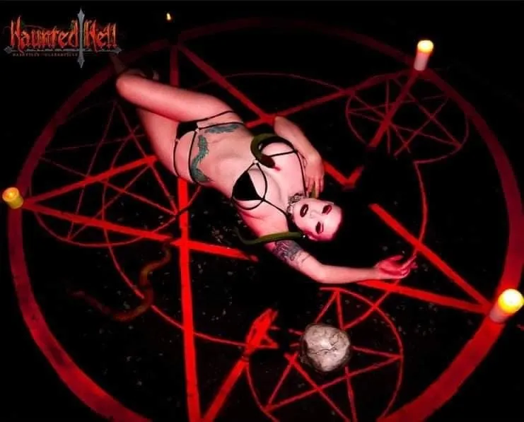 Live sex webcam photo for KarmilahNoctem #6017586