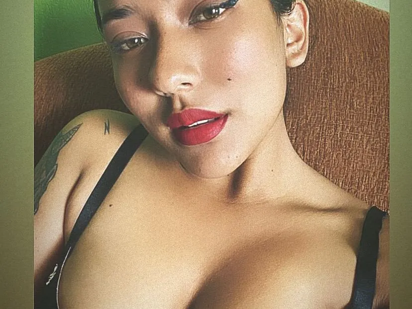 Live sex webcam photo for OrianaFoster #3642307