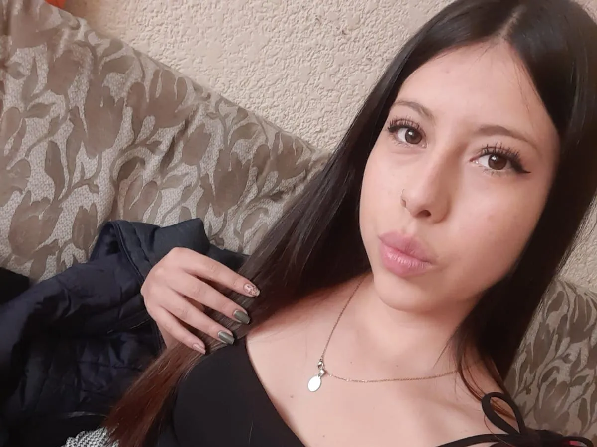 Live sex webcam photo for CharlizeEvans #3341174