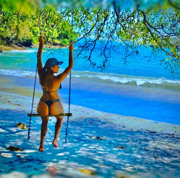 Live sex webcam photo for KenzieBrooke #3496480