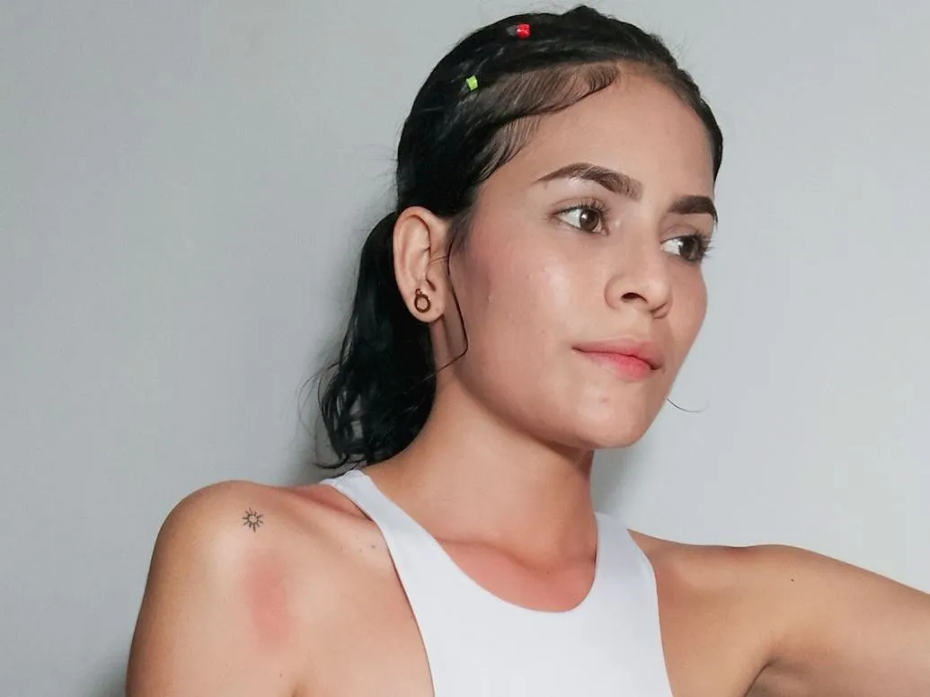 Live sex webcam photo for AliahDeluxe #3311925