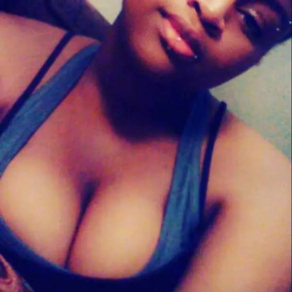Live sex webcam photo for GoddessNia69 #3376339