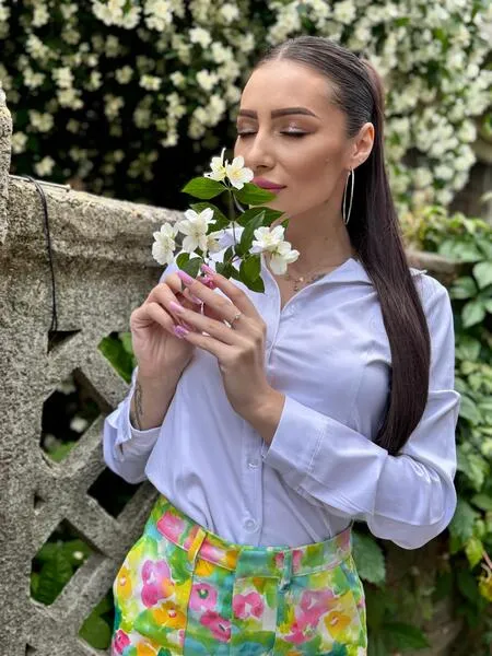 Live sex webcam photo for AngieShaen #7133138