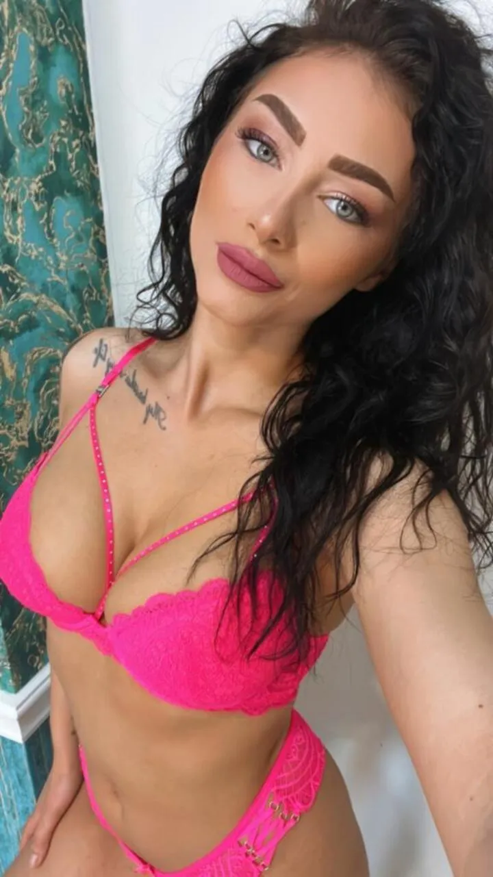 Live sex webcam photo for AngieShaen #7126869