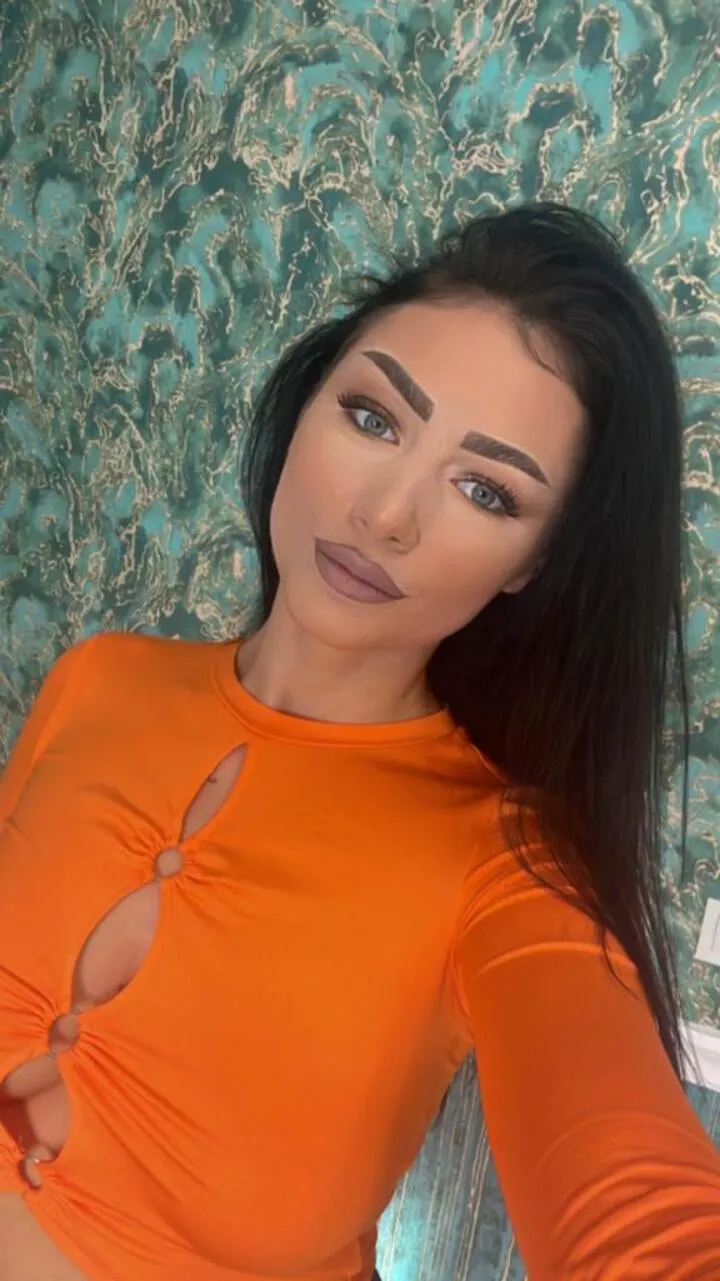 Live sex webcam photo for AngieShaen #7126872