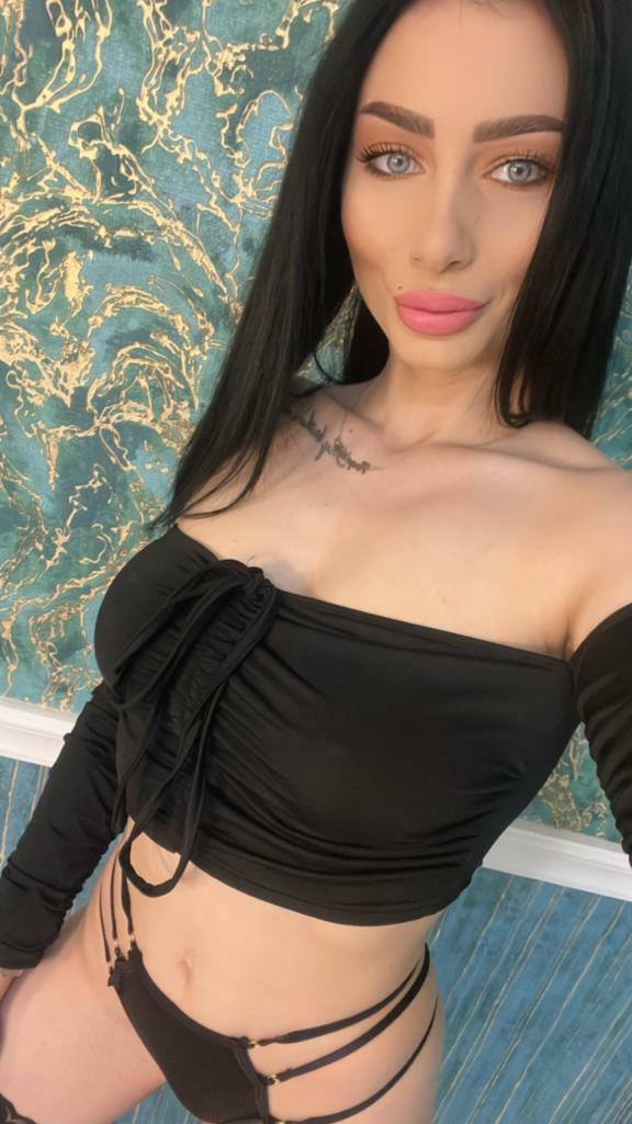 Live sex webcam photo for AngieShaen #7126908