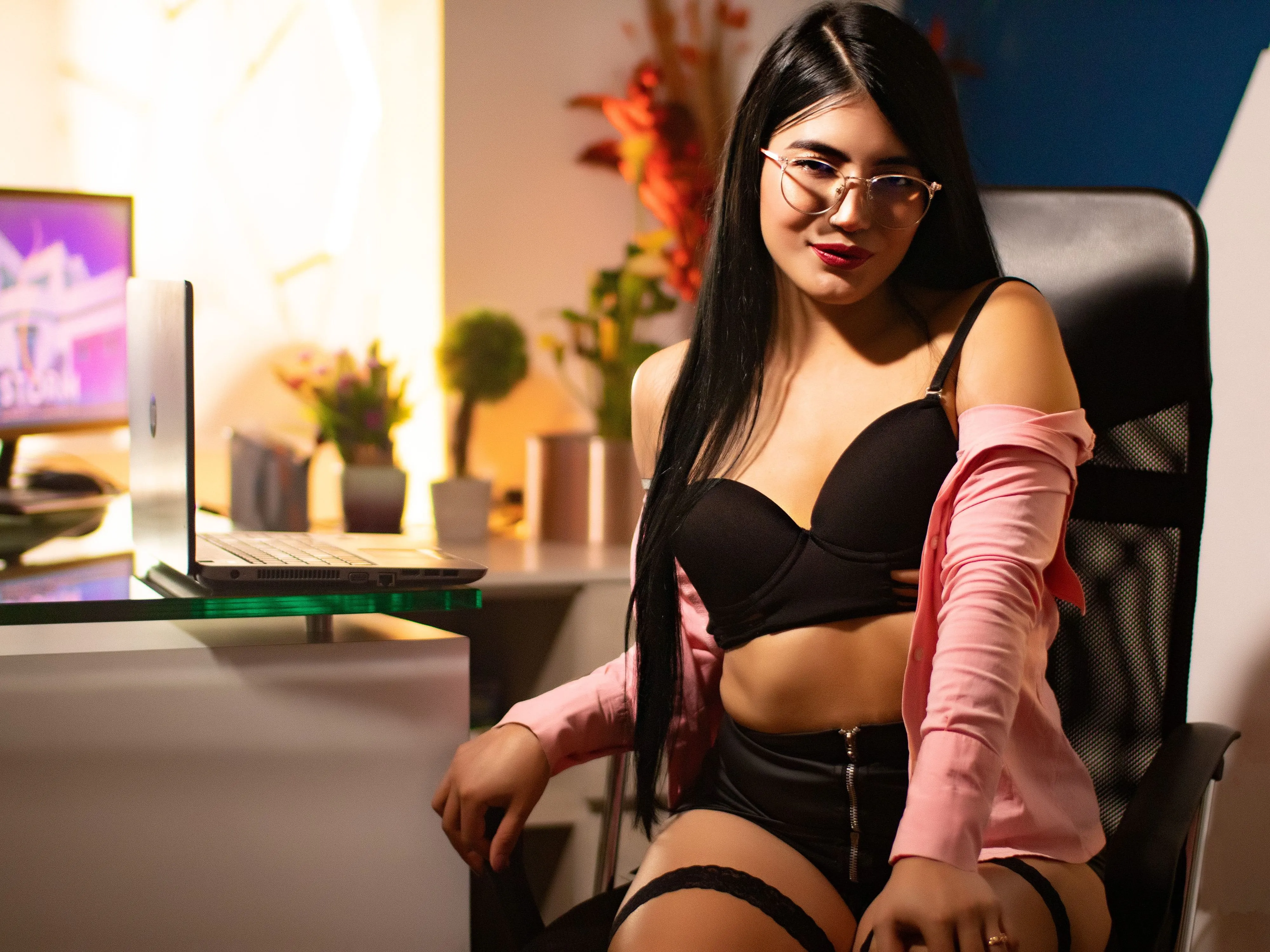 Live sex webcam photo for LaddyRollss #3505364