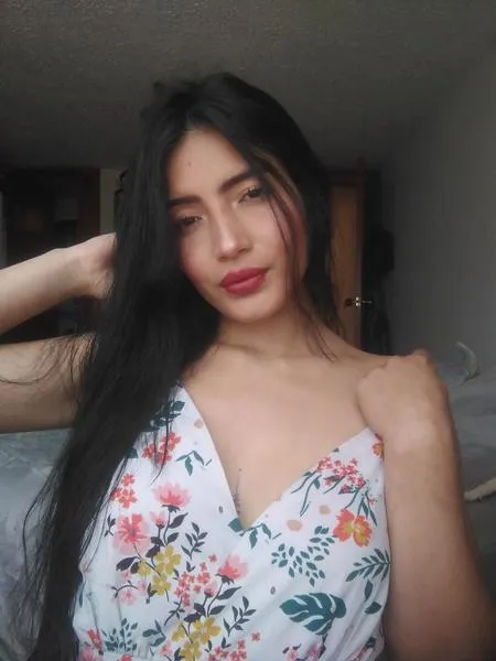 Live sex webcam photo for LaddyRollss #3389208