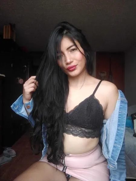 Live sex webcam photo for LaddyRollss #3389210