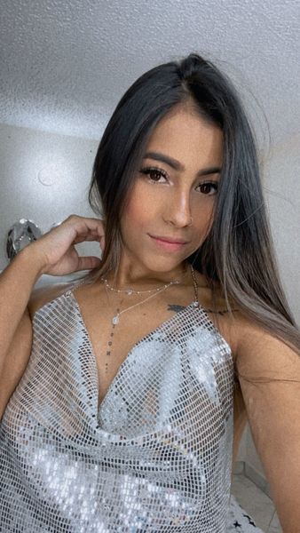 Live sex webcam photo for MhiaIsabella #3333548