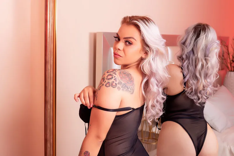 Live sex webcam photo for CloeColucci #3330528