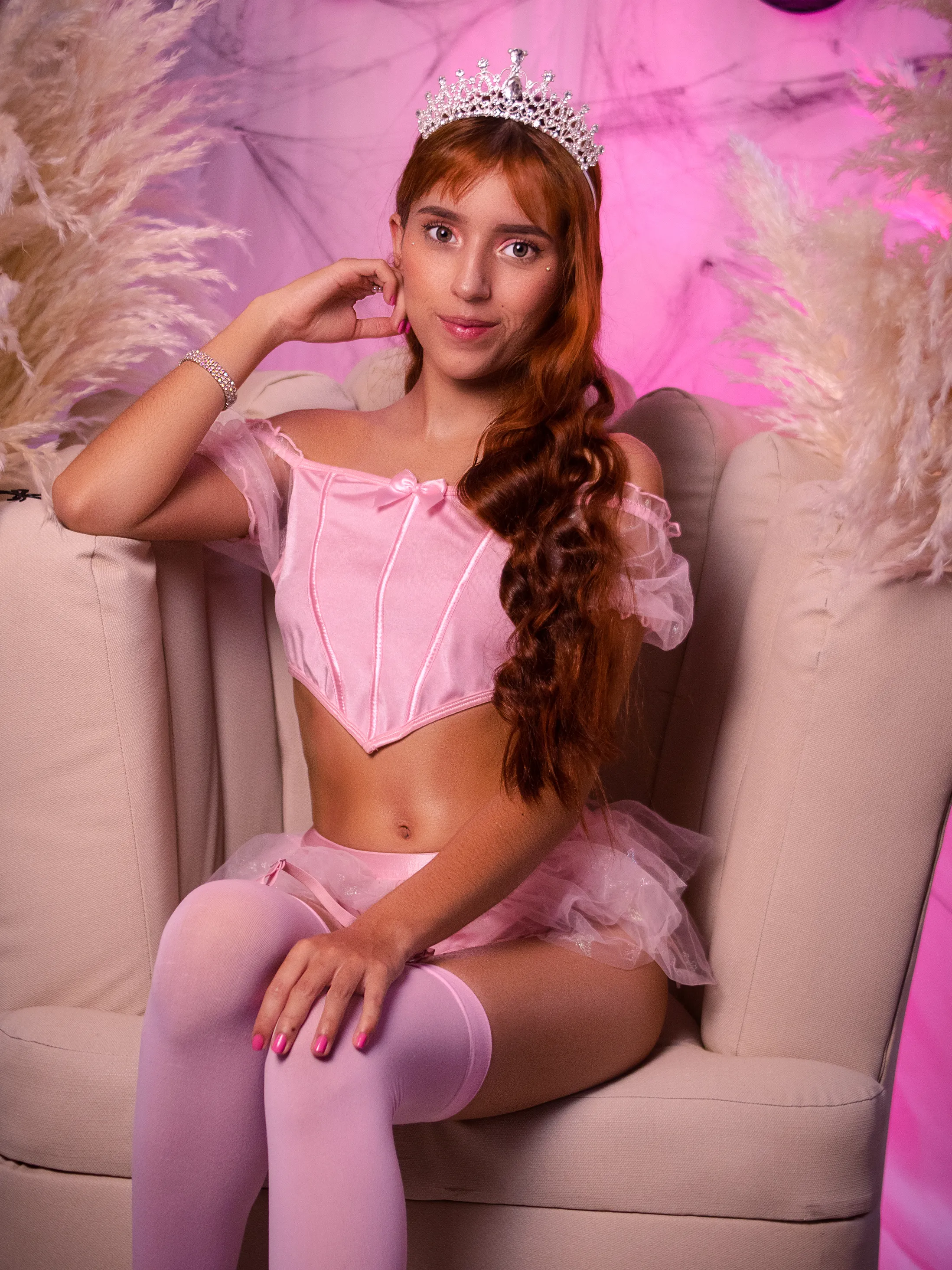 Live sex webcam photo for LeaThomsonn #7278585