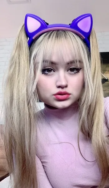 Live sex webcam photo for KloeyLeenox #3336884