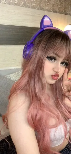 Live sex webcam photo for KloeyLeenox #3336886