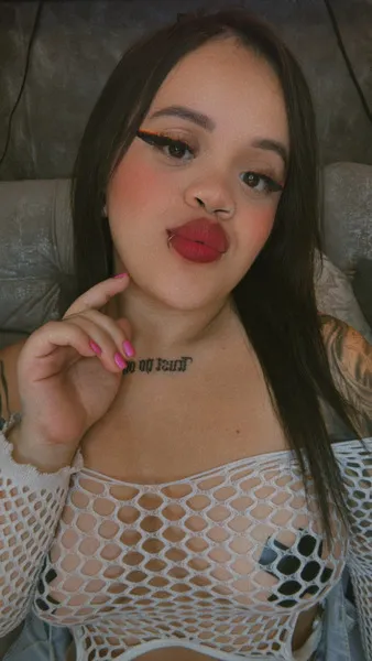 Live sex webcam photo for SussyRoxy #7791989