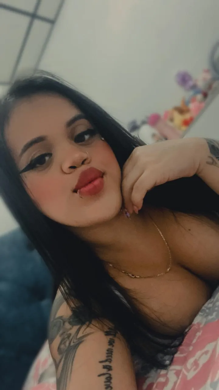 Live sex webcam photo for SussyRoxy #7791978