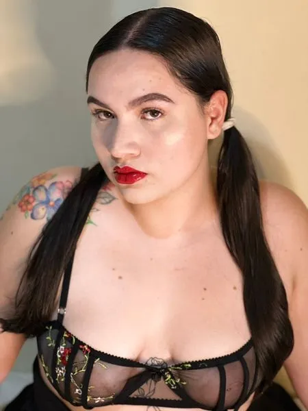 Live sex webcam photo for SiennaHudson #3356816
