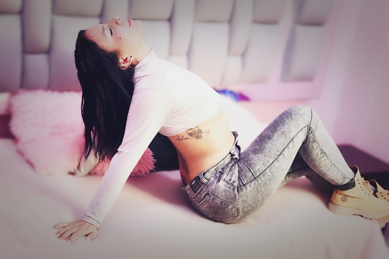 Live sex webcam photo for GenesiisScott #3341640