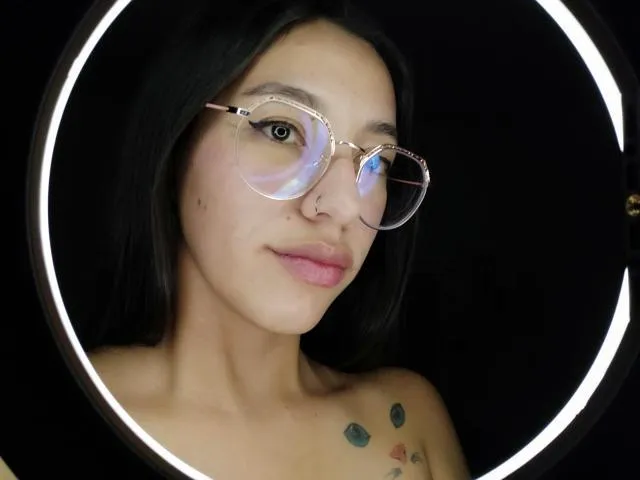 Live sex webcam photo for emmyQueen #3367717