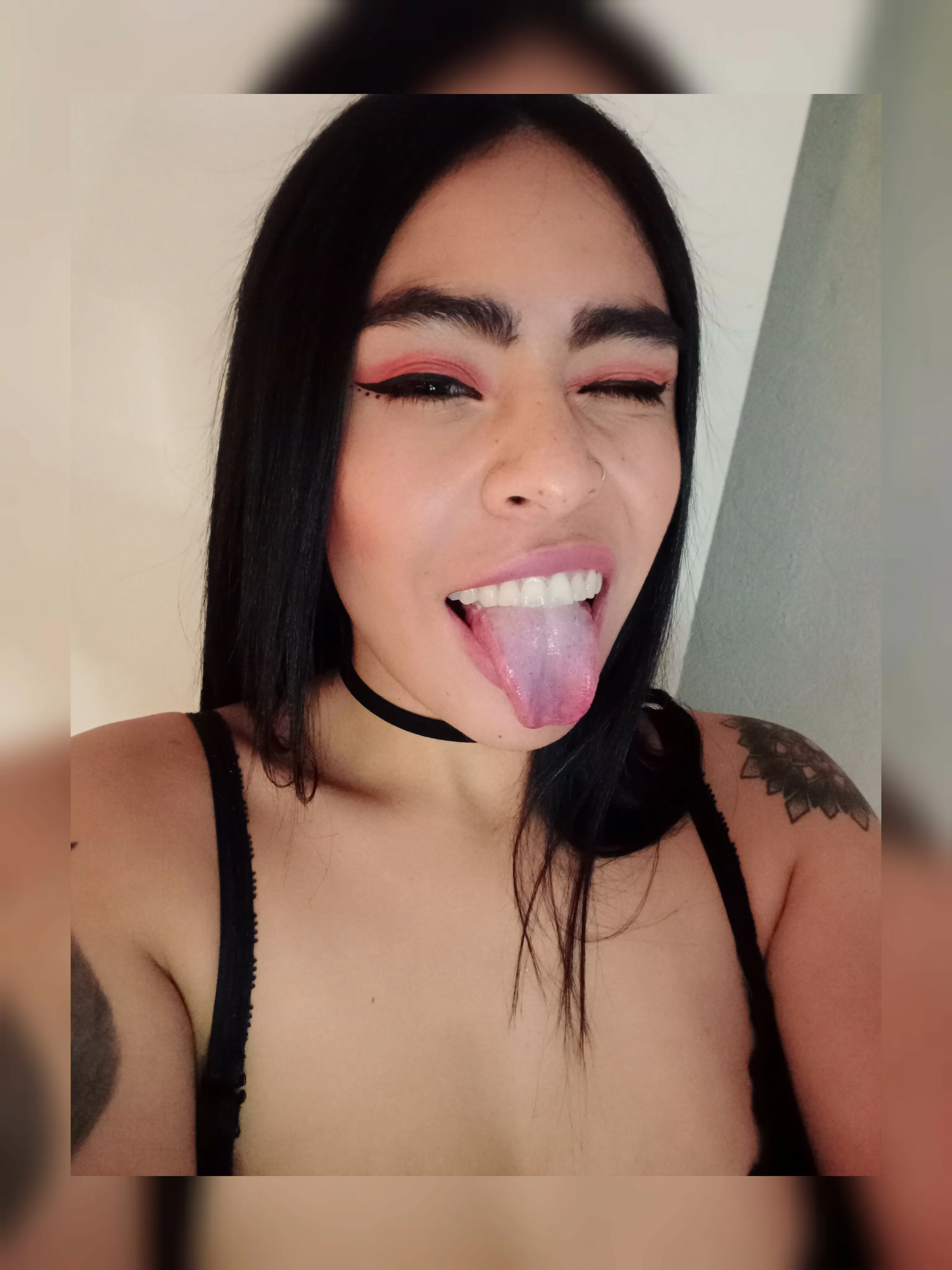 Live sex webcam photo for CHARLOTTEROGUE #7887718