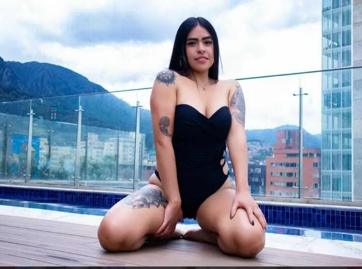 Live sex webcam photo for CHARLOTTEROGUE #7887721