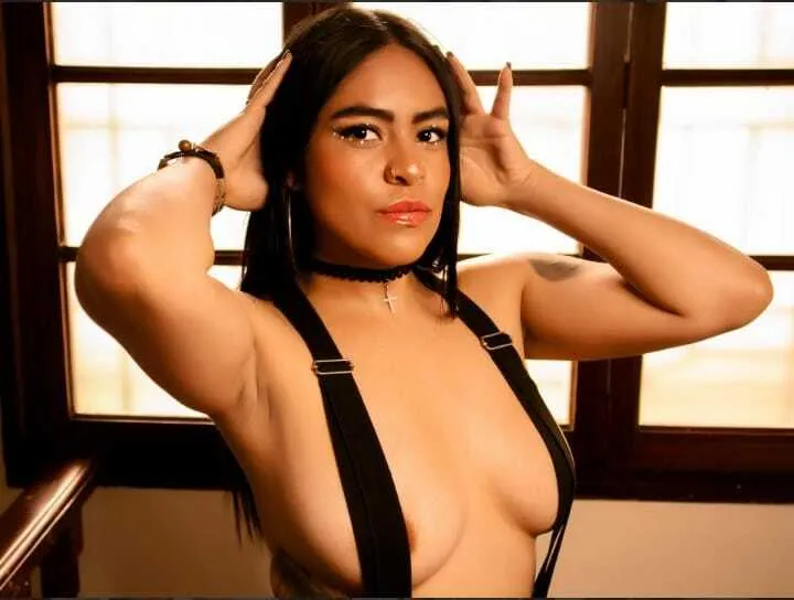 Live sex webcam photo for CHARLOTTEROGUE #7887710