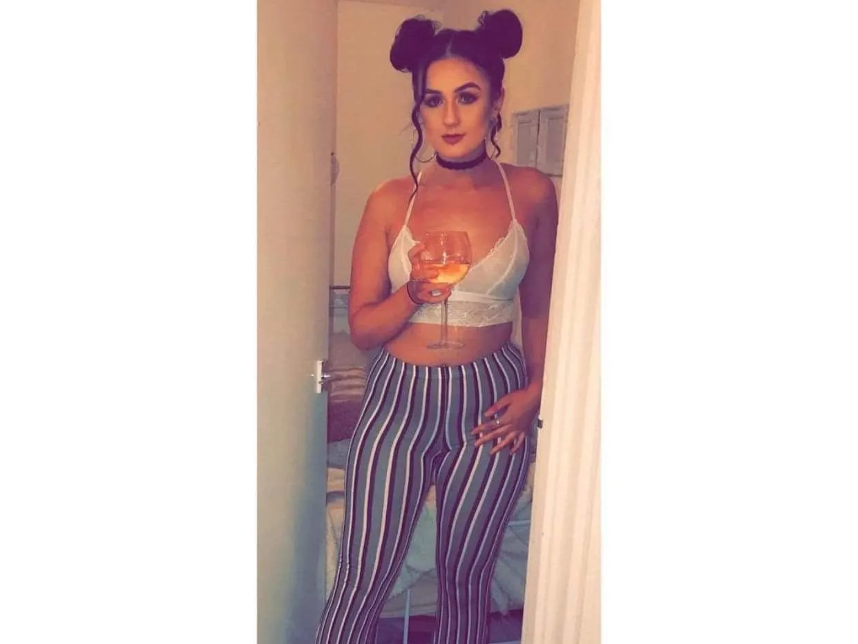 Live sex webcam photo for HornyCheekyCharlotte #3336474