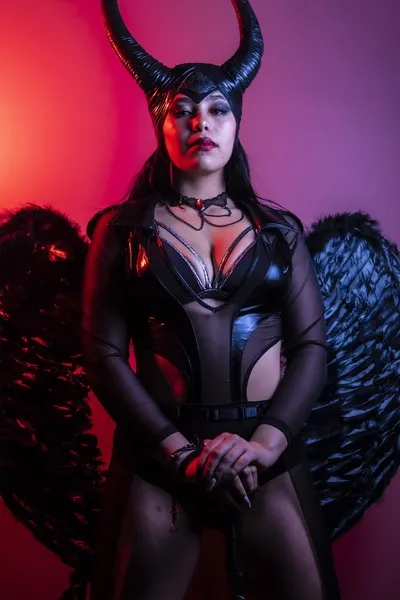 Live sex webcam photo for Karlyangel #3638313