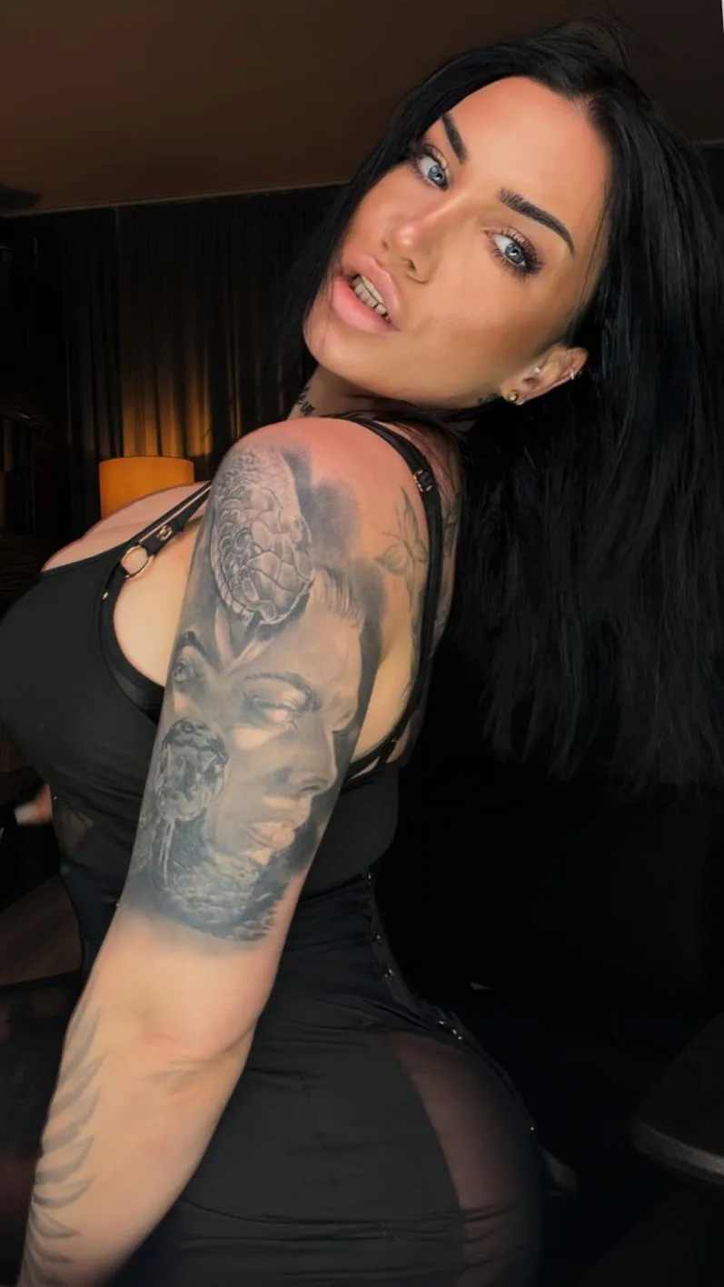 Live sex webcam photo for ElektraSheDemon #8484491