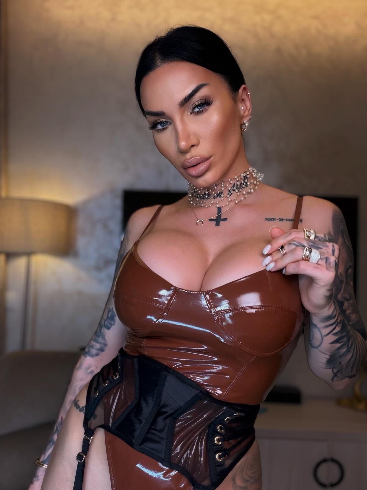 Live sex webcam photo for ElektraSheDemon #8718420