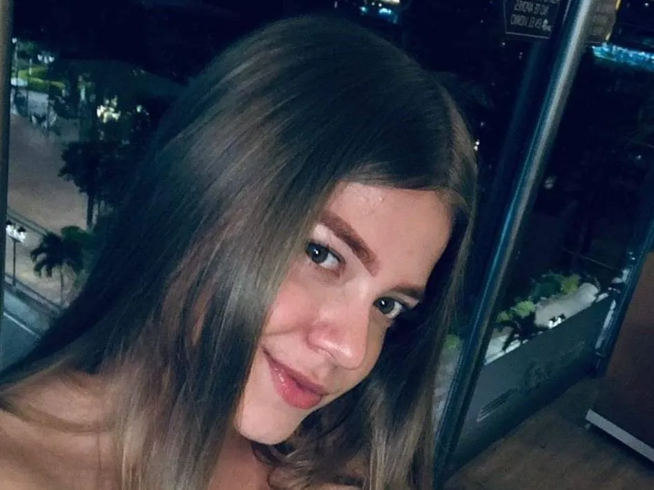 Live sex webcam photo for ZoeLove19 #3342057