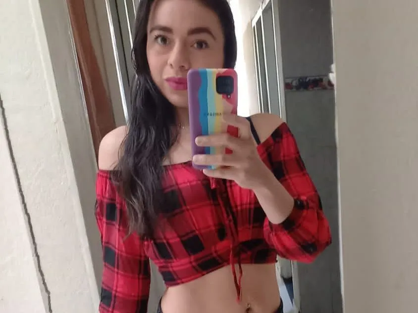 Live sex webcam photo for KarolRizzo #3352983