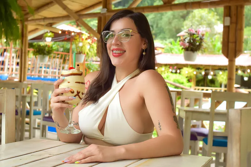 Live sex webcam photo for BrendaRoa #5377799