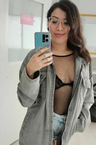 Live sex webcam photo for BrendaRoa #4056445