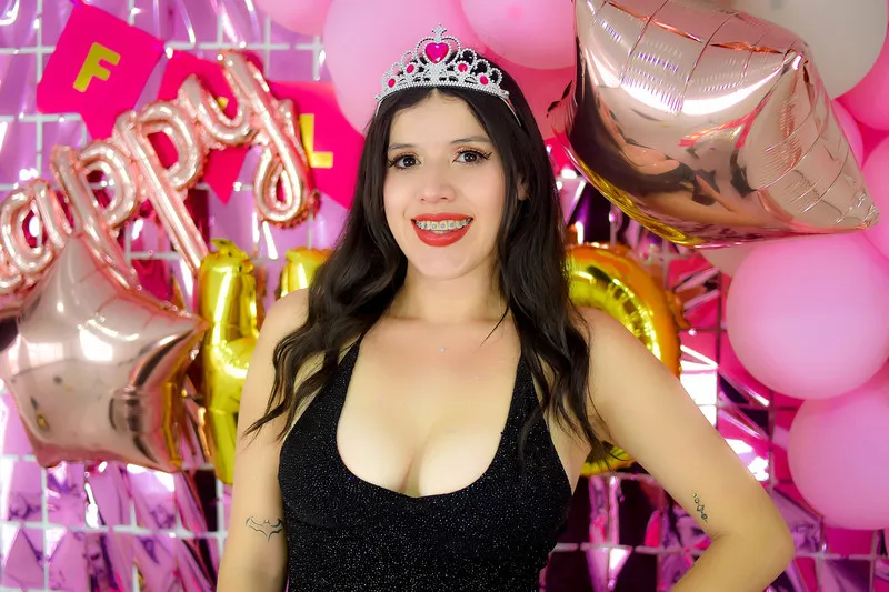 Live sex webcam photo for BrendaRoa #3422317