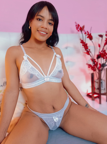 Live sex webcam photo for alyssiacox #3350514